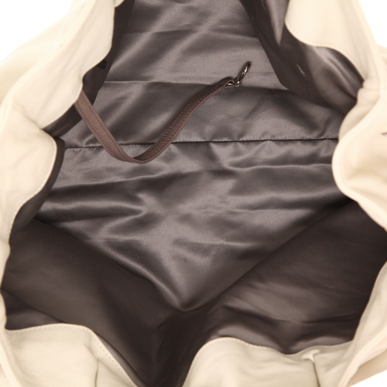 Sac cabas Chanel   en cuir grainé blanc - Detail D3