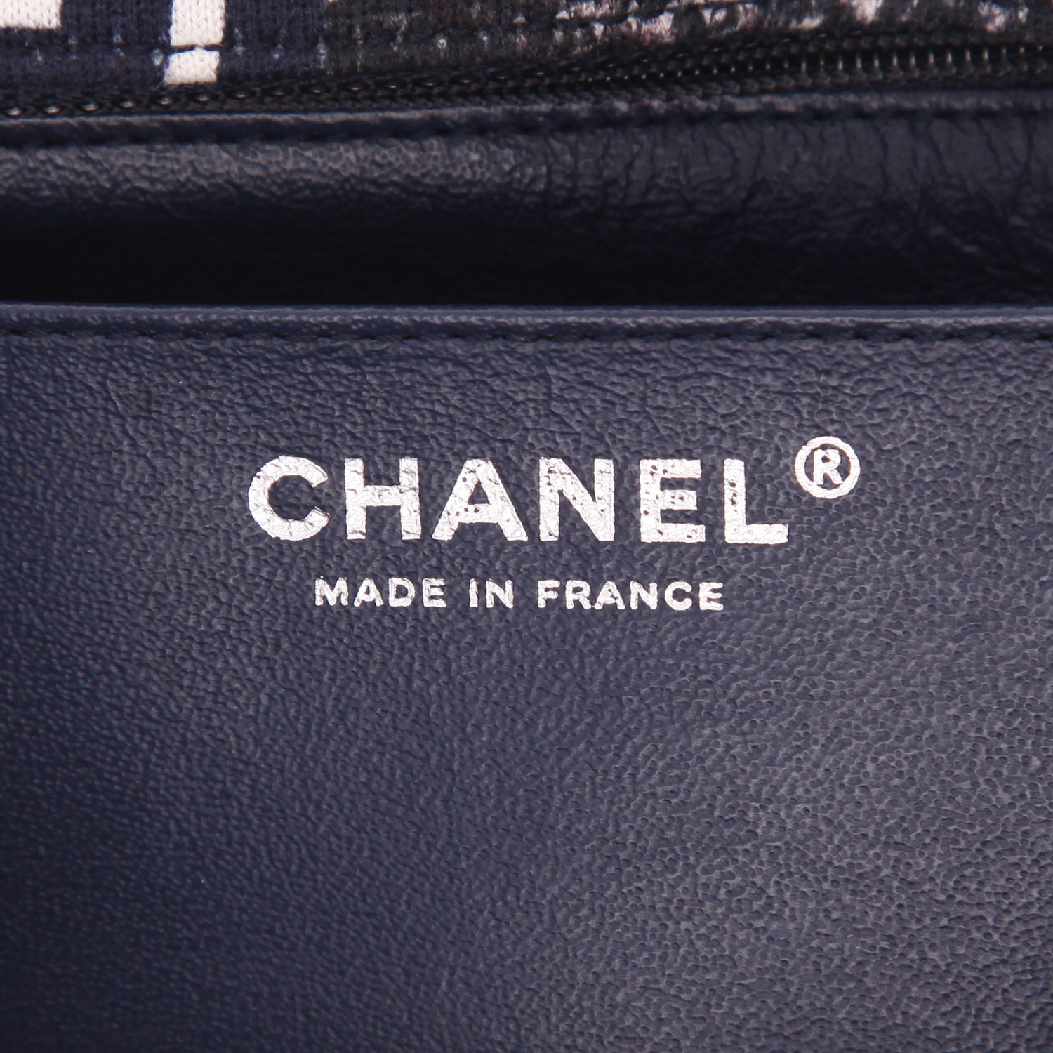 Borsa a tracolla Chanel  2.55 mini  in tela jersey nera e blu - Detail D2