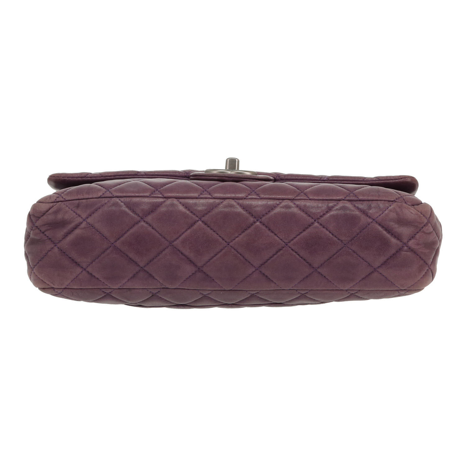 Bolso de mano Chanel  Timeless Classic en cuero acolchado violeta - Detail D1