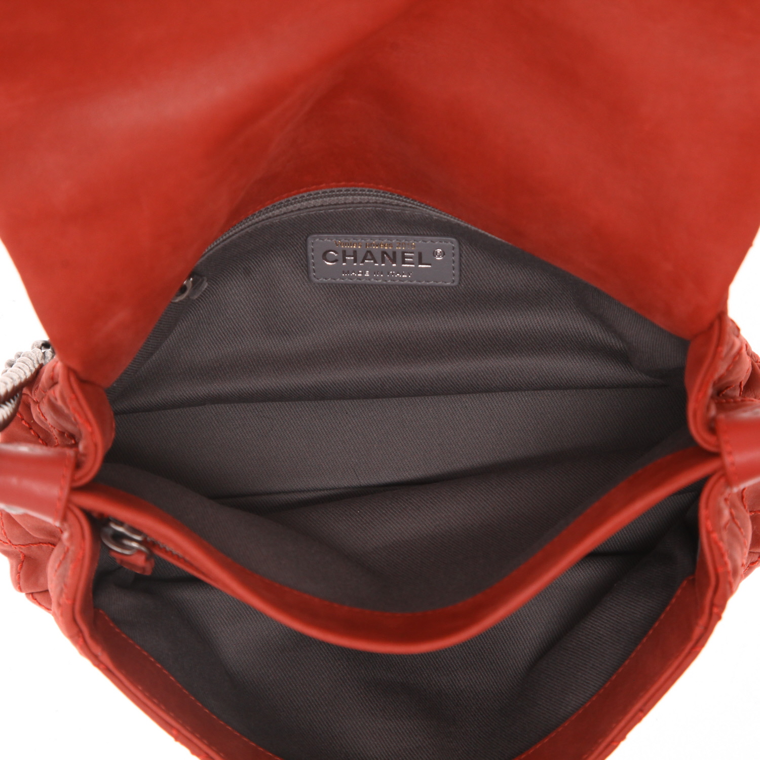 Sac bandoulière Chanel   en cuir matelassé rouge - Detail D3