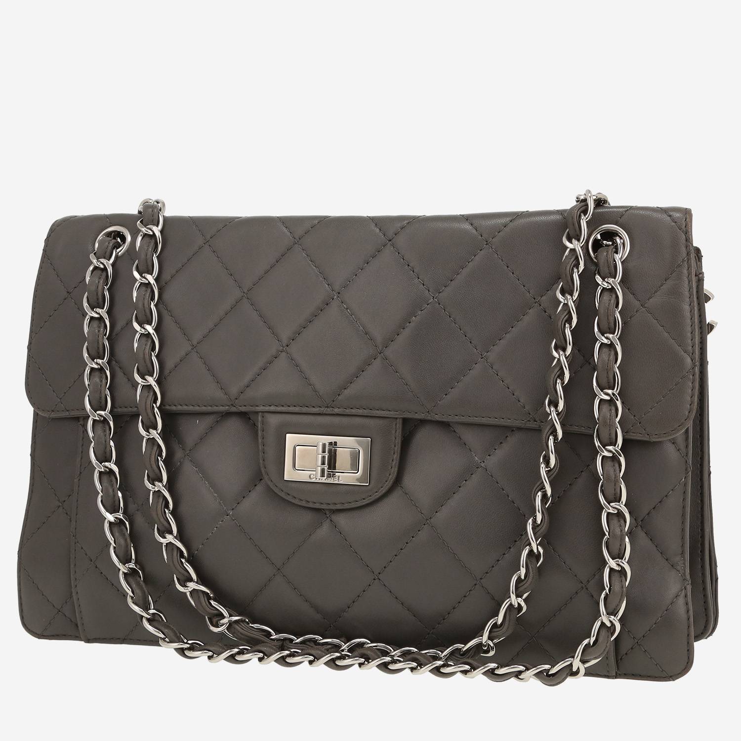 Chanel   handbag  in grey quilted leather