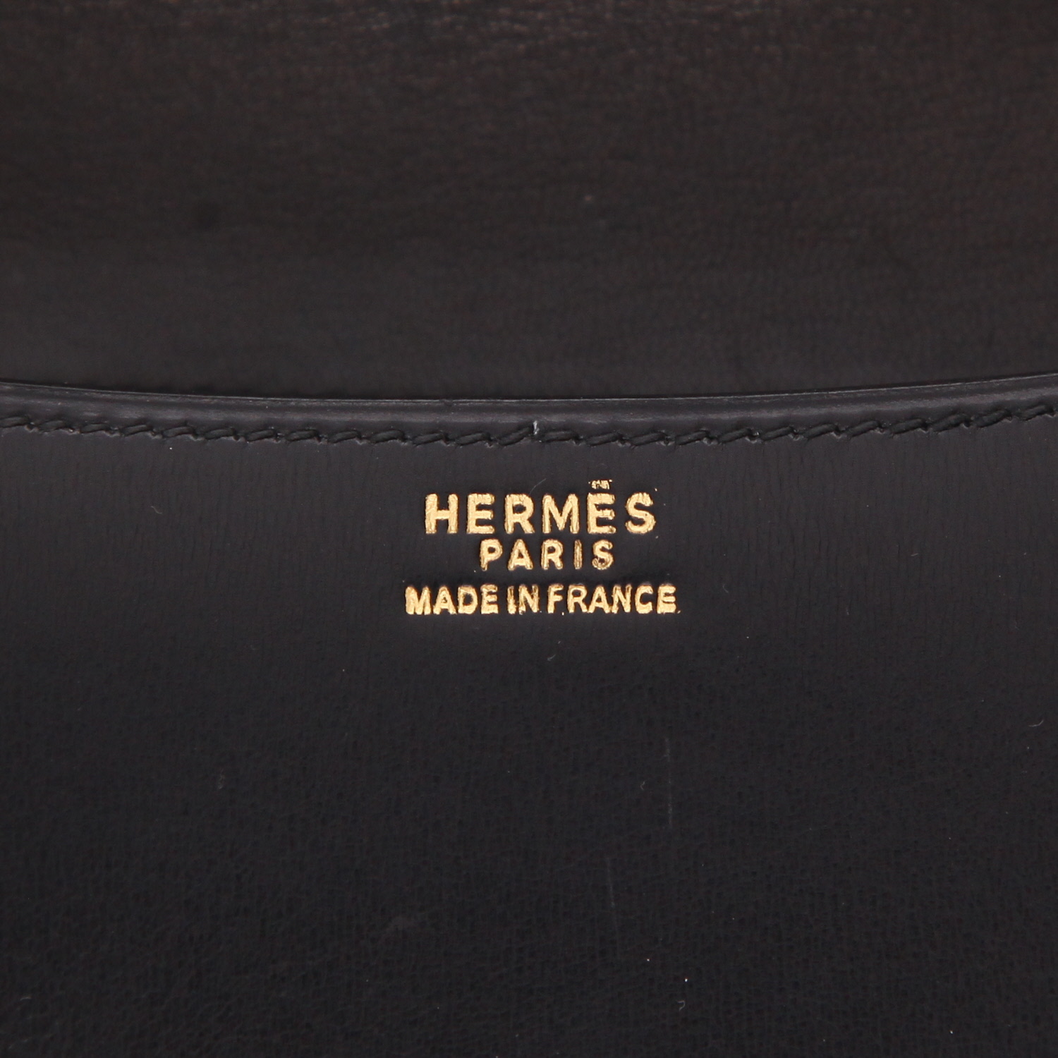 Bolso de mano Hermès  Constance en cuero box negro - Detail D2
