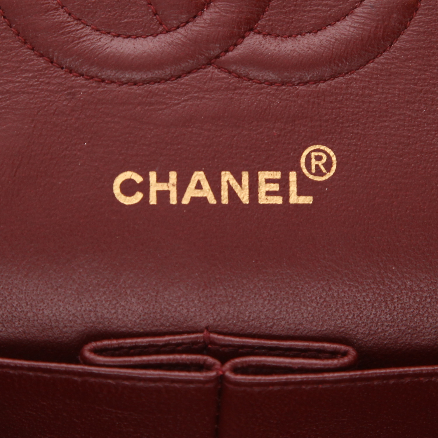 Sac à main Chanel  Timeless Classic en cuir matelassé bleu-marine - Detail D2