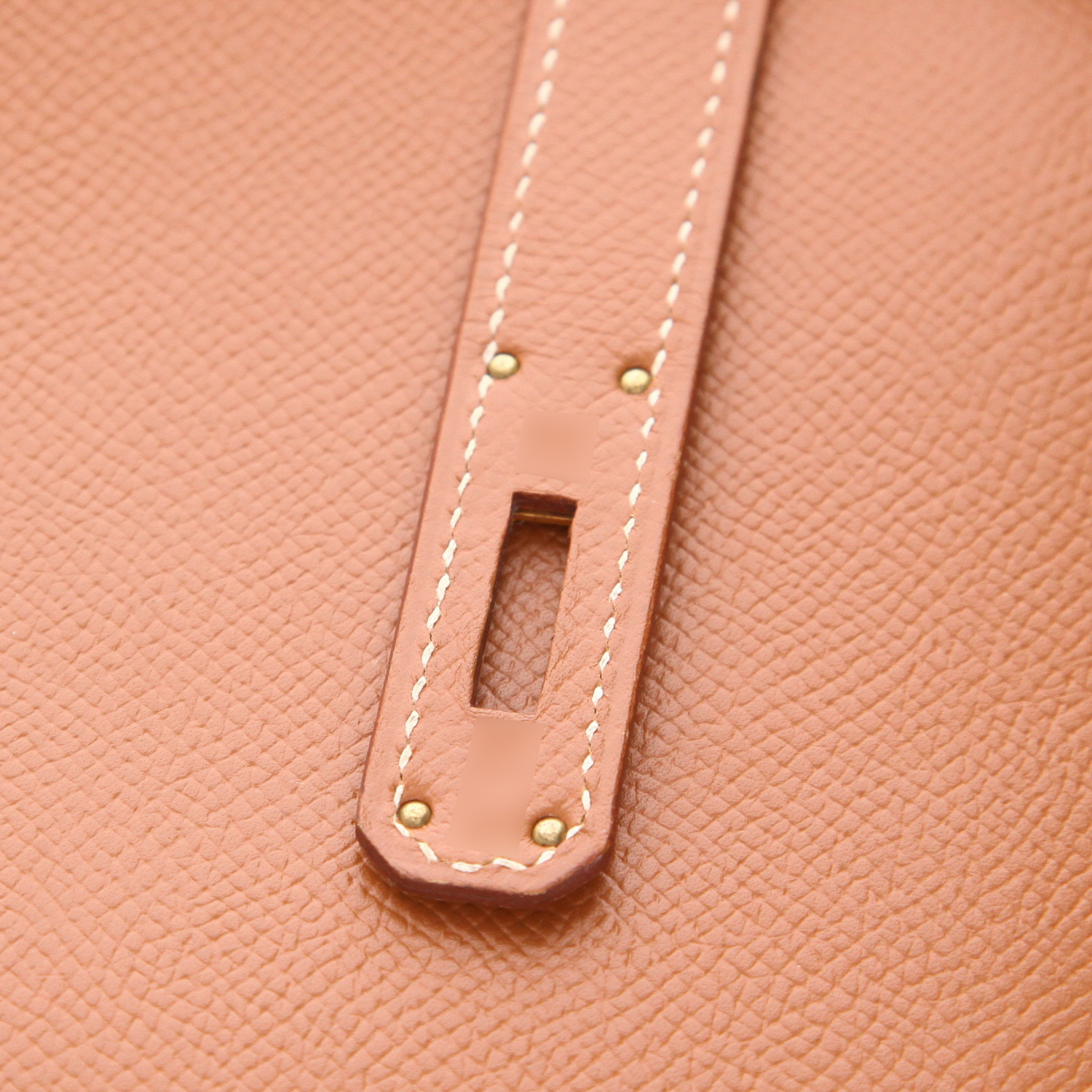Hermès  Kelly 32 cm handbag  in gold Courchevel leather - Detail D4