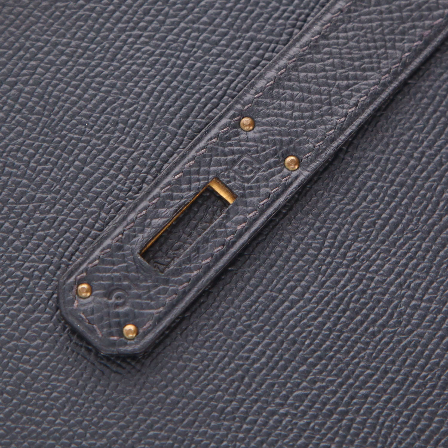 Hermès  Kelly 32 cm handbag  in navy blue Courchevel leather - Detail D4