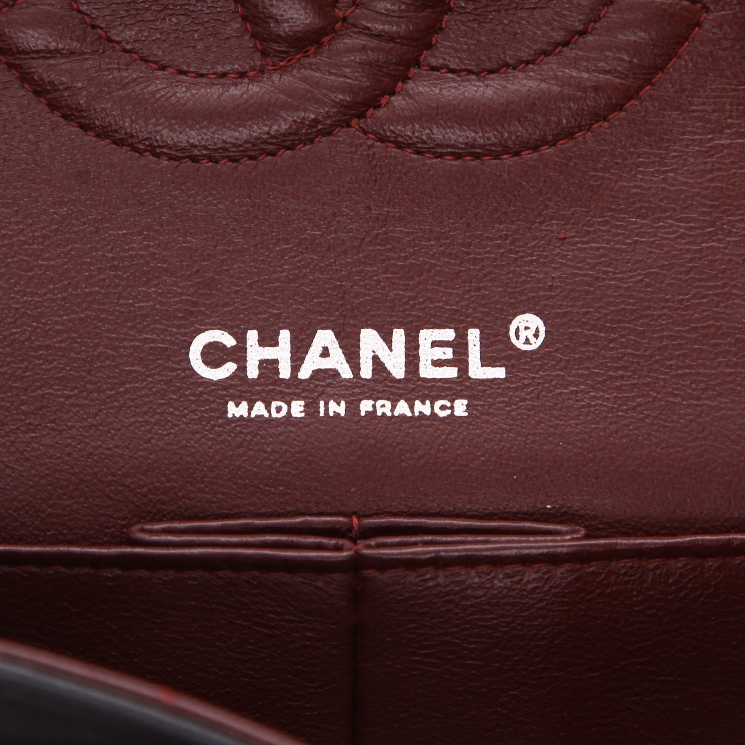 Chanel  Timeless Classic handbag  in black quilted leather - Detail D2