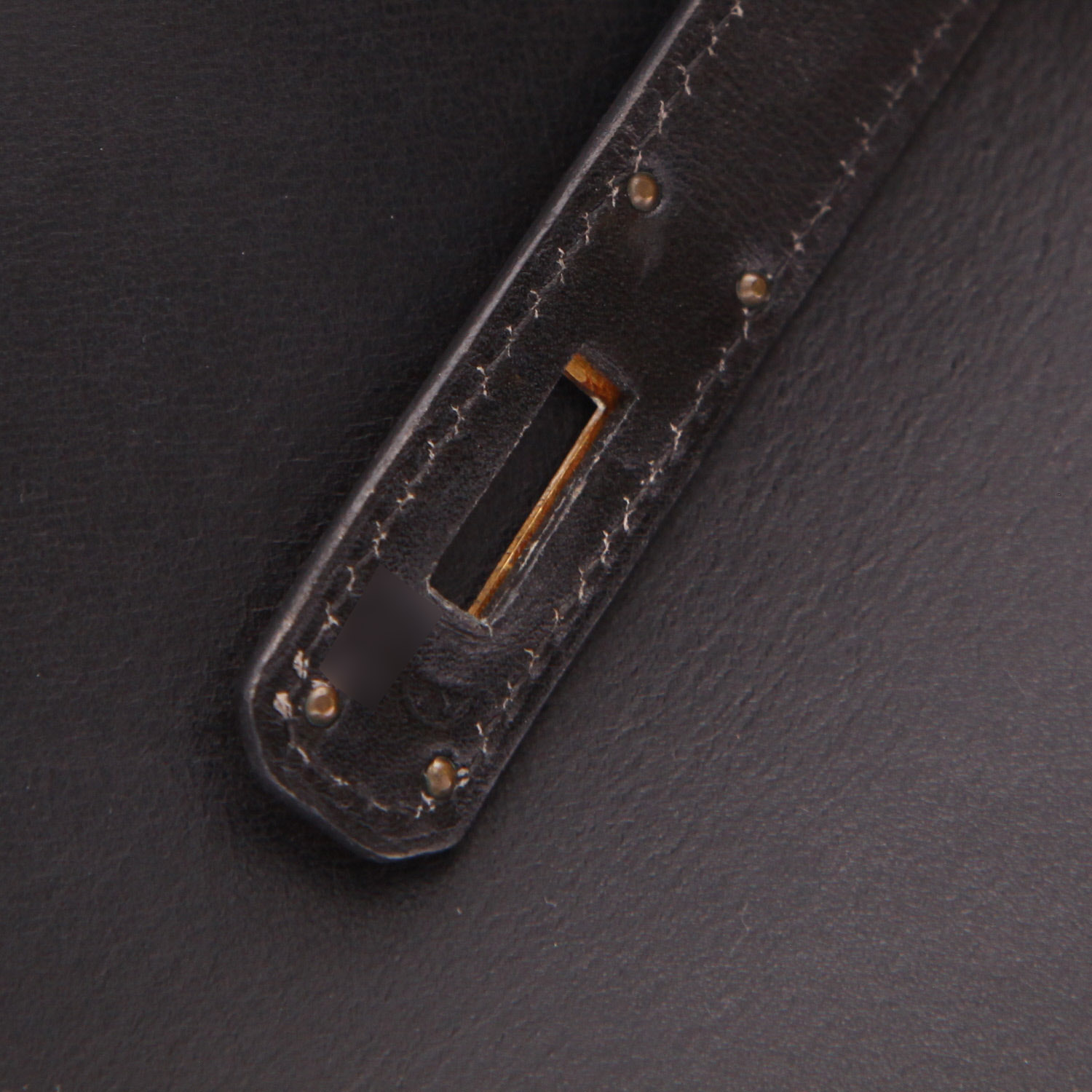 Bolso de mano Hermès  Kelly 28 cm en cuero box negro - Detail D4
