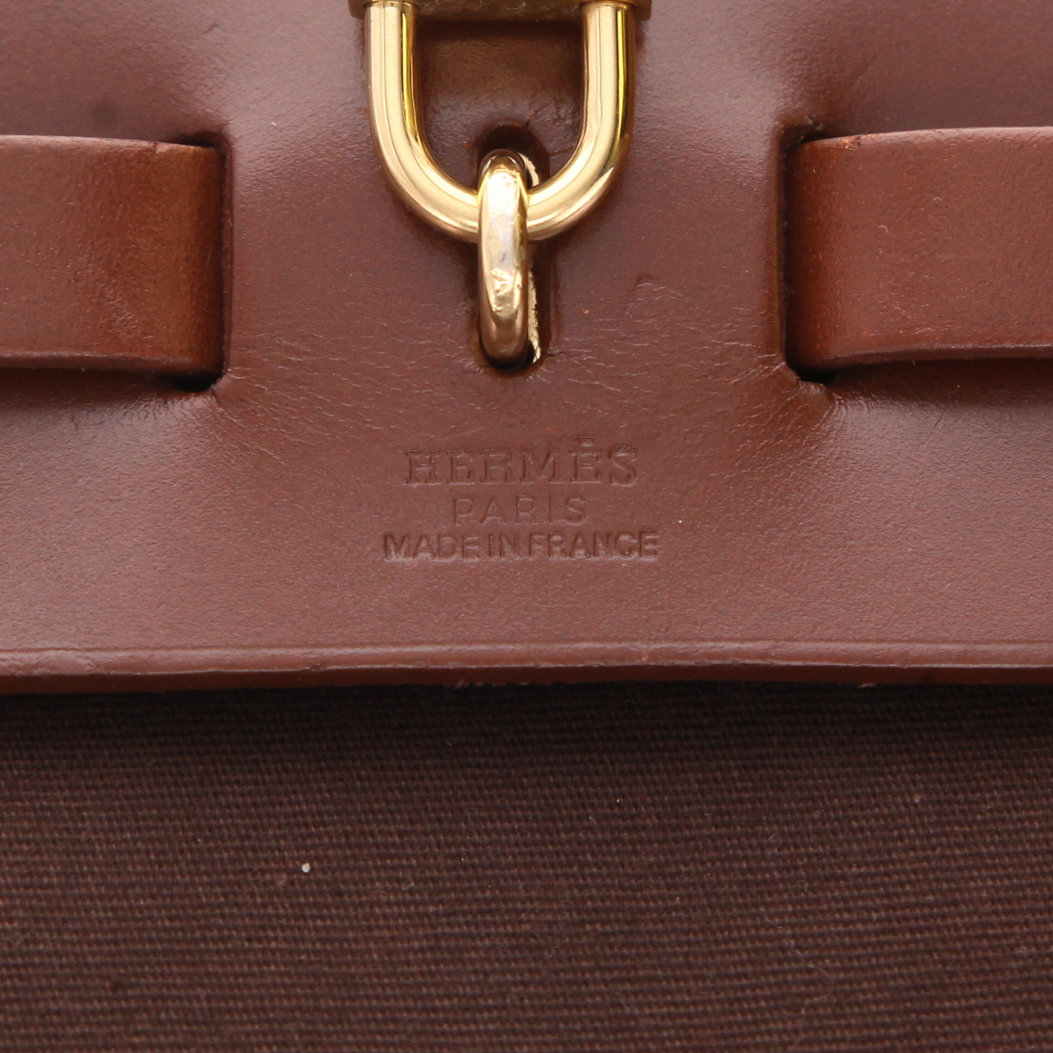 Hermès  Herbag bag worn on the shoulder or carried in the hand  in brown canvas  and brown leather - Detail D2