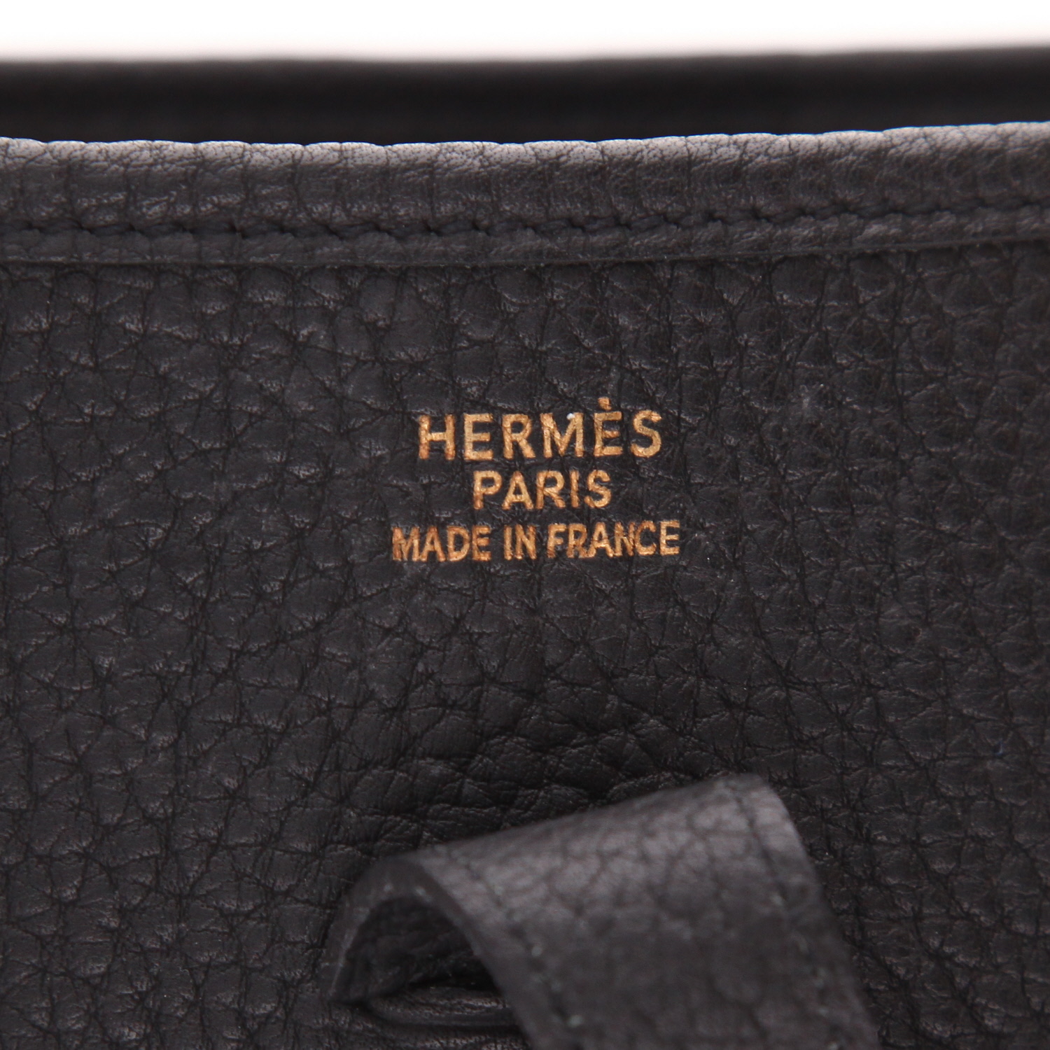 Bolso bandolera Hermès  Evelyne en cuero taurillon clémence negro - Detail D2