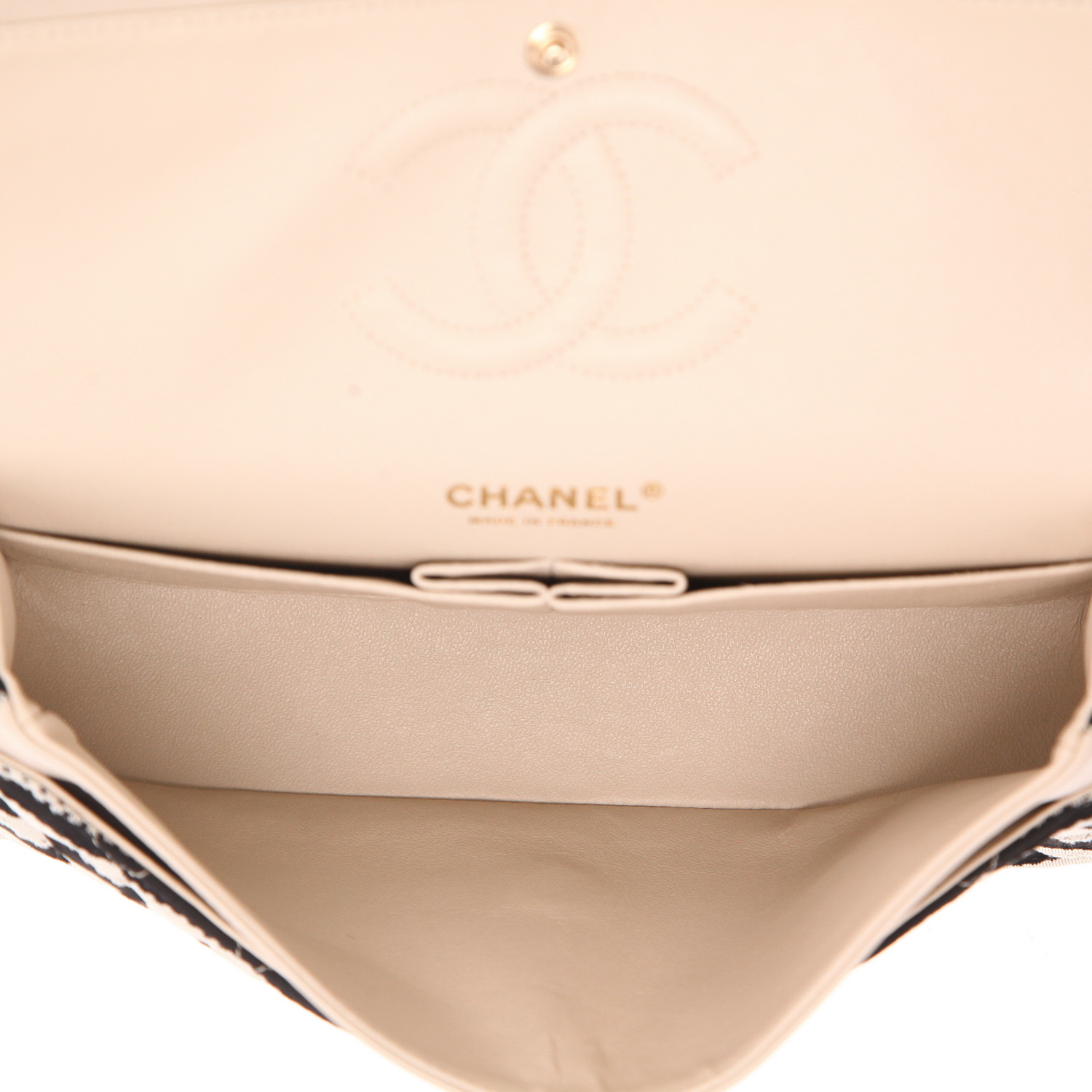 Bolso de mano Chanel  Timeless Classic en lona negra y blanca y cuero - Detail D3