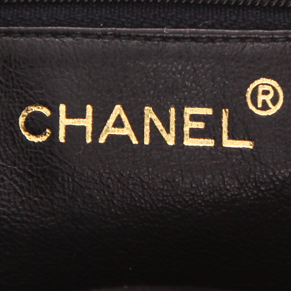 Bolso bandolera Chanel  Vintage en cuero acolchado negro - Detail D2