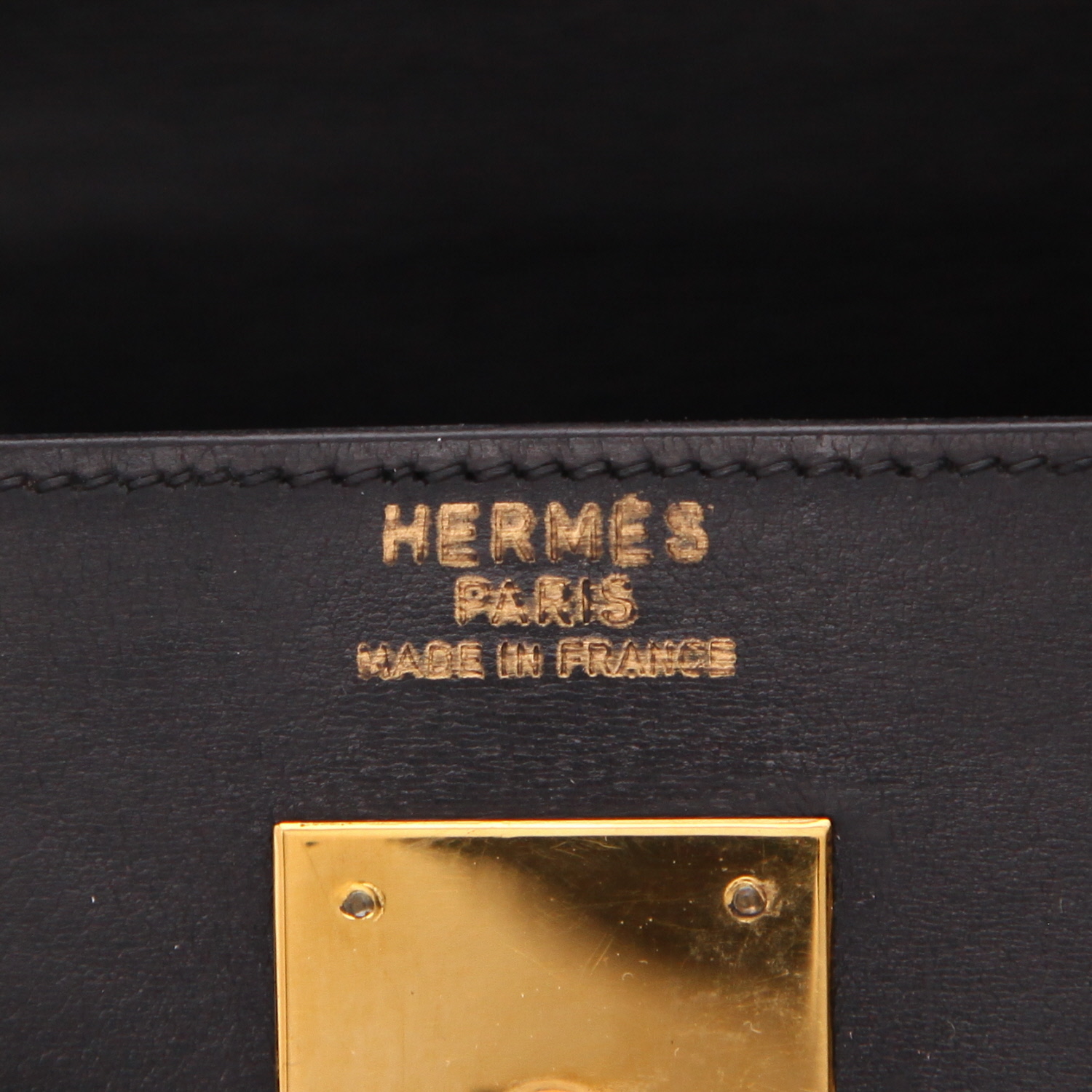 Hermès  Kelly 32 cm handbag  in black box leather - Detail D2