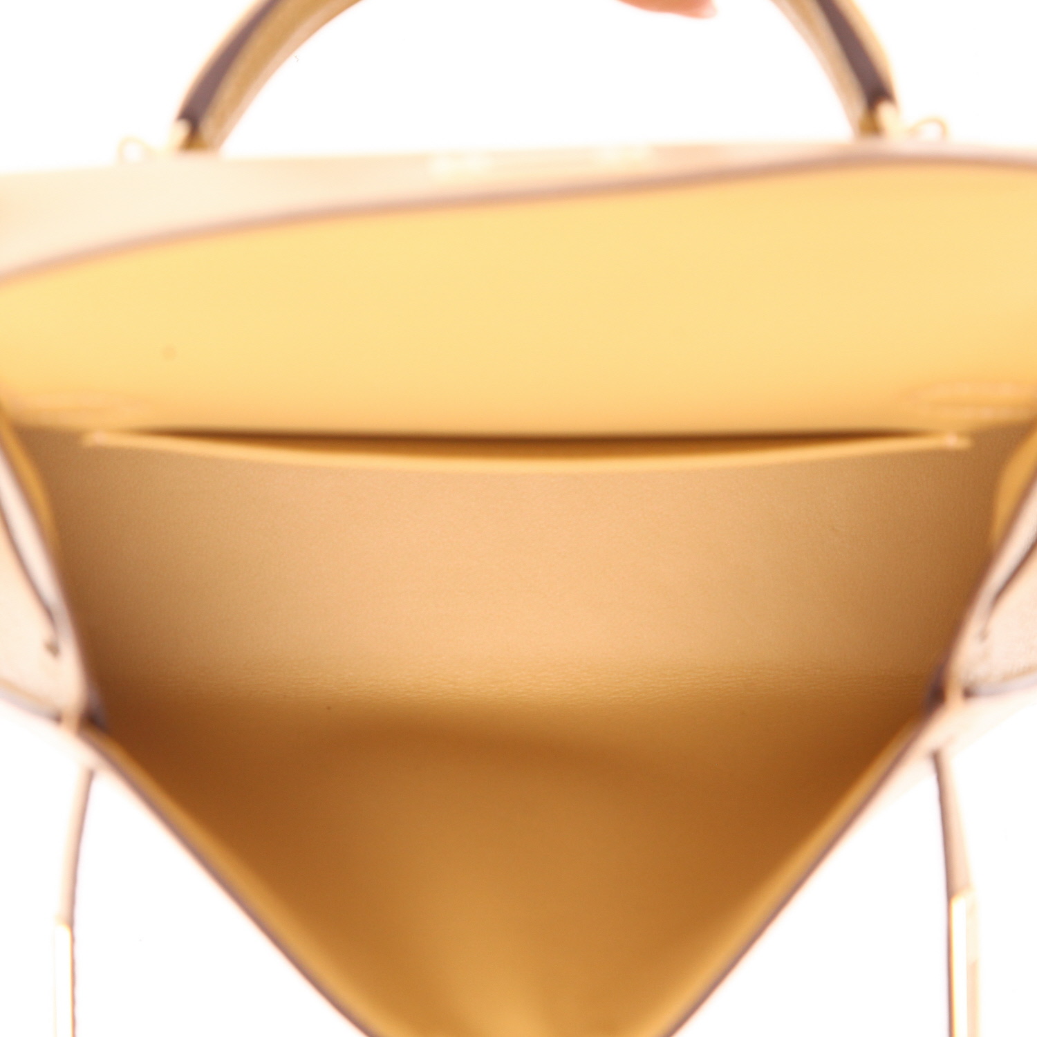 Bolso bandolera Hermès  Kelly 20 cm en cabra chamkilight dorada - Detail D3