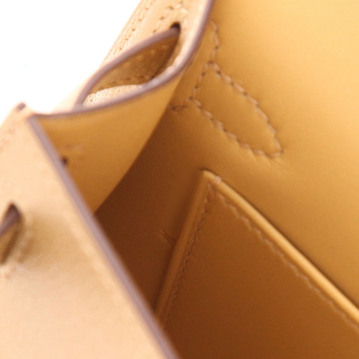 Borsa a tracolla Hermès  Kelly 20 cm in capra chamkilight dorata - Detail D4