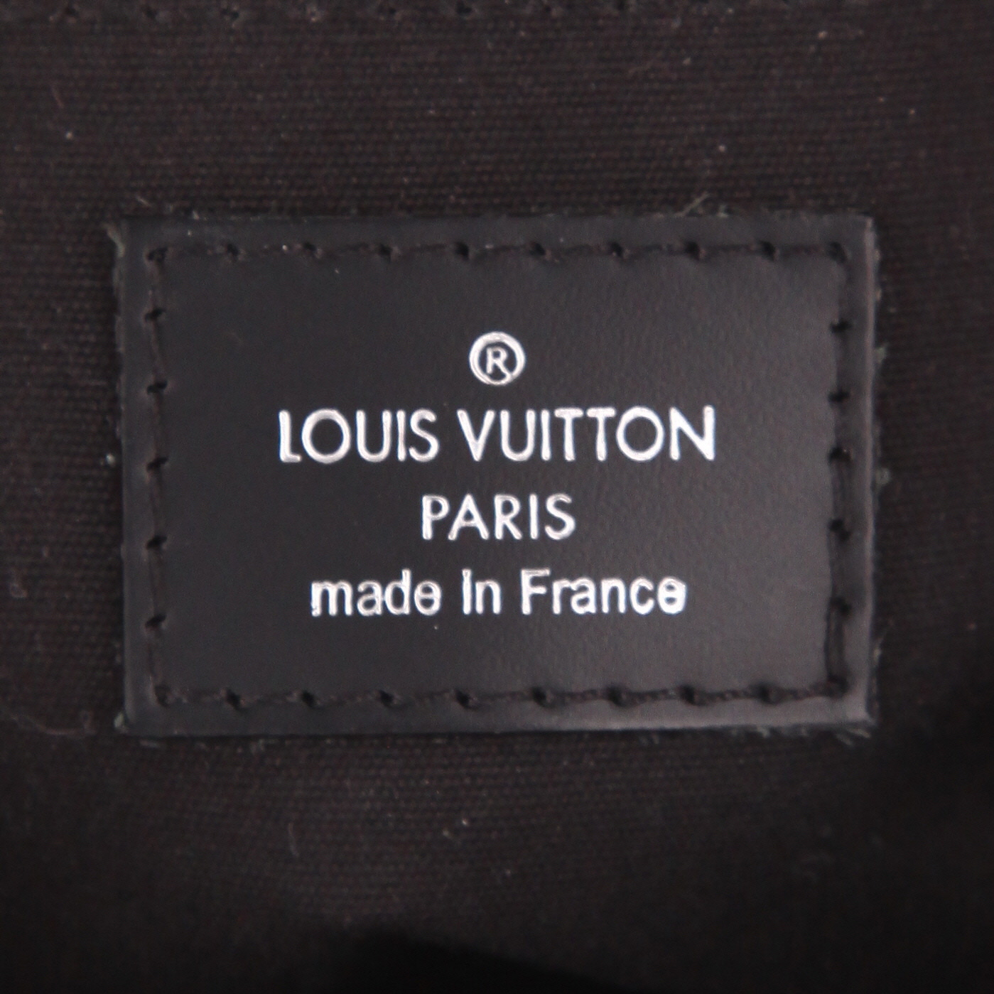 Louis Vuitton  Passy handbag  in black epi leather - Detail D2