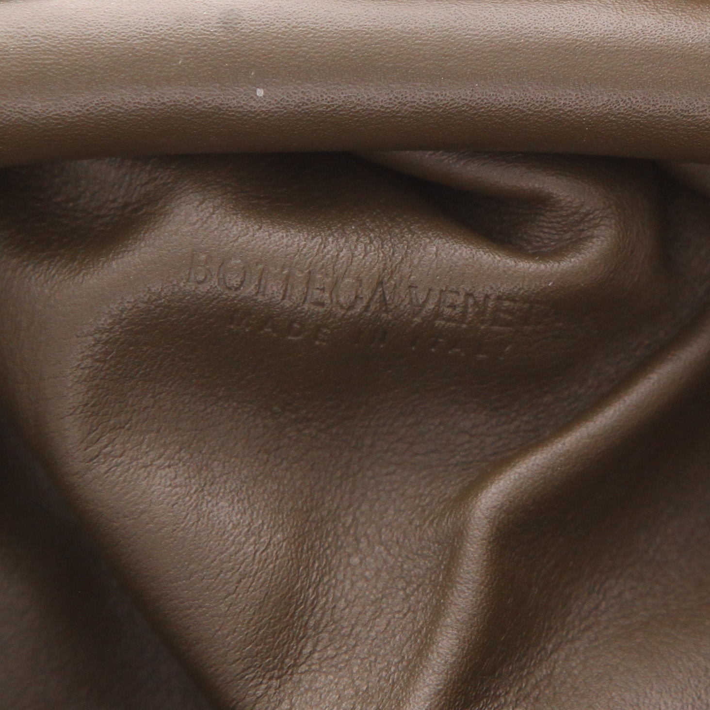 Bottega Veneta  Pouch shoulder bag  in khaki leather - Detail D2
