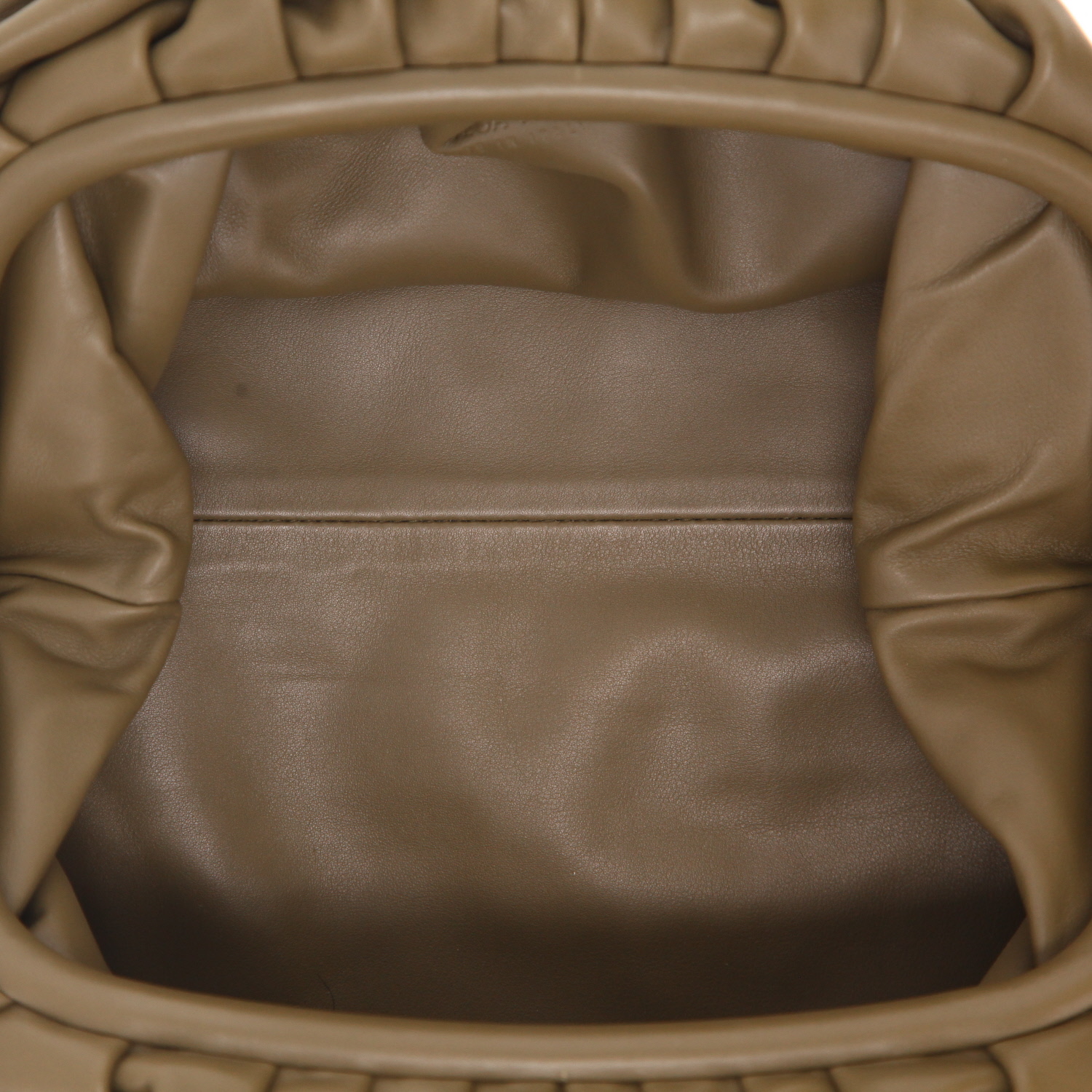 Pochette Bottega Veneta  Pouch en cuir vert-kaki - Detail D3