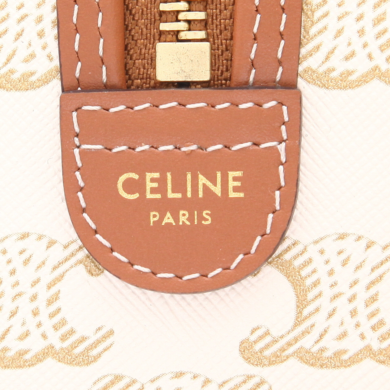 Bolso de mano Celine  Boston en tejido "Triomphe" blanco y cuero marrón - Detail D2