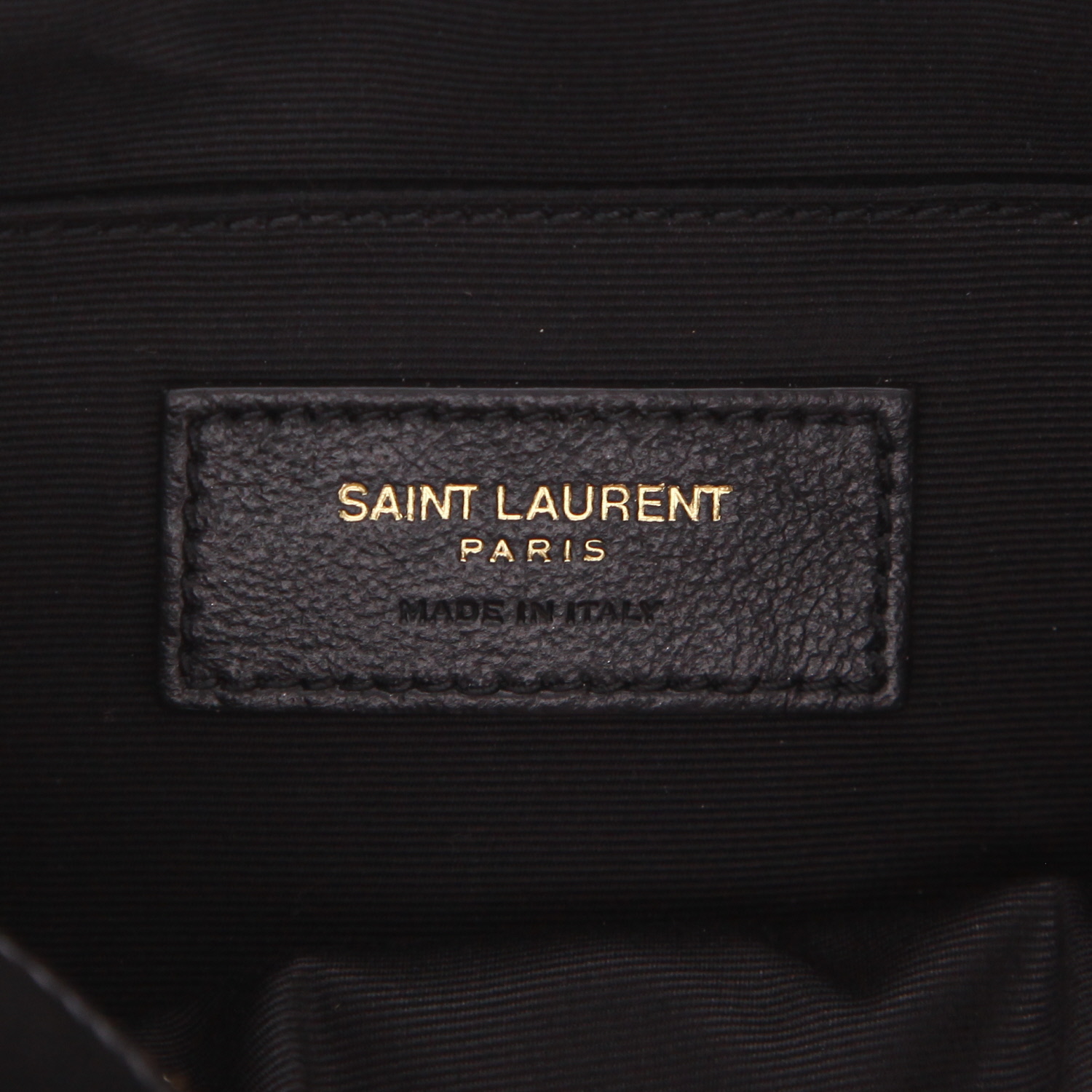 Bolso bandolera Saint Laurent  Lou Sac Caméra en cuero acolchado con motivos de espigas negro - Detail D2