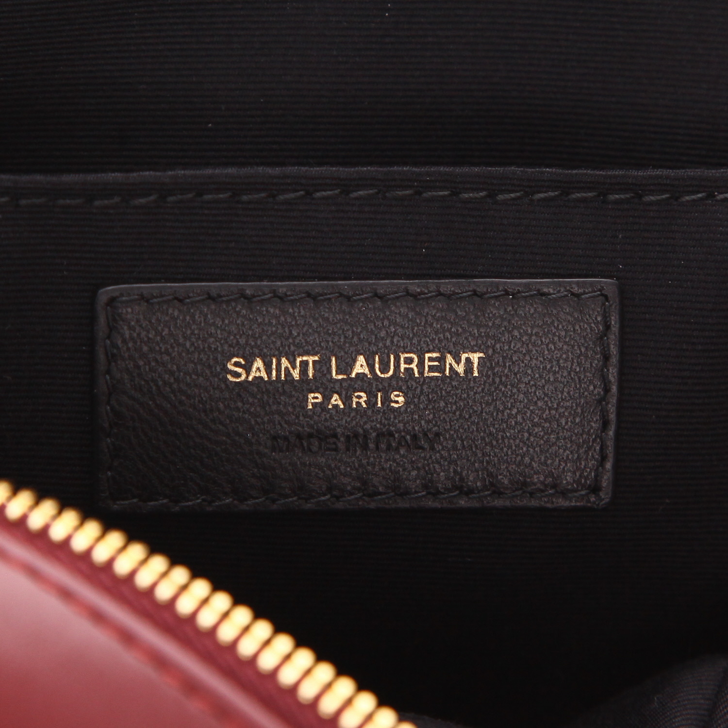 Saint Laurent  Lou Sac Caméra shoulder bag  in burgundy chevron quilted leather - Detail D2