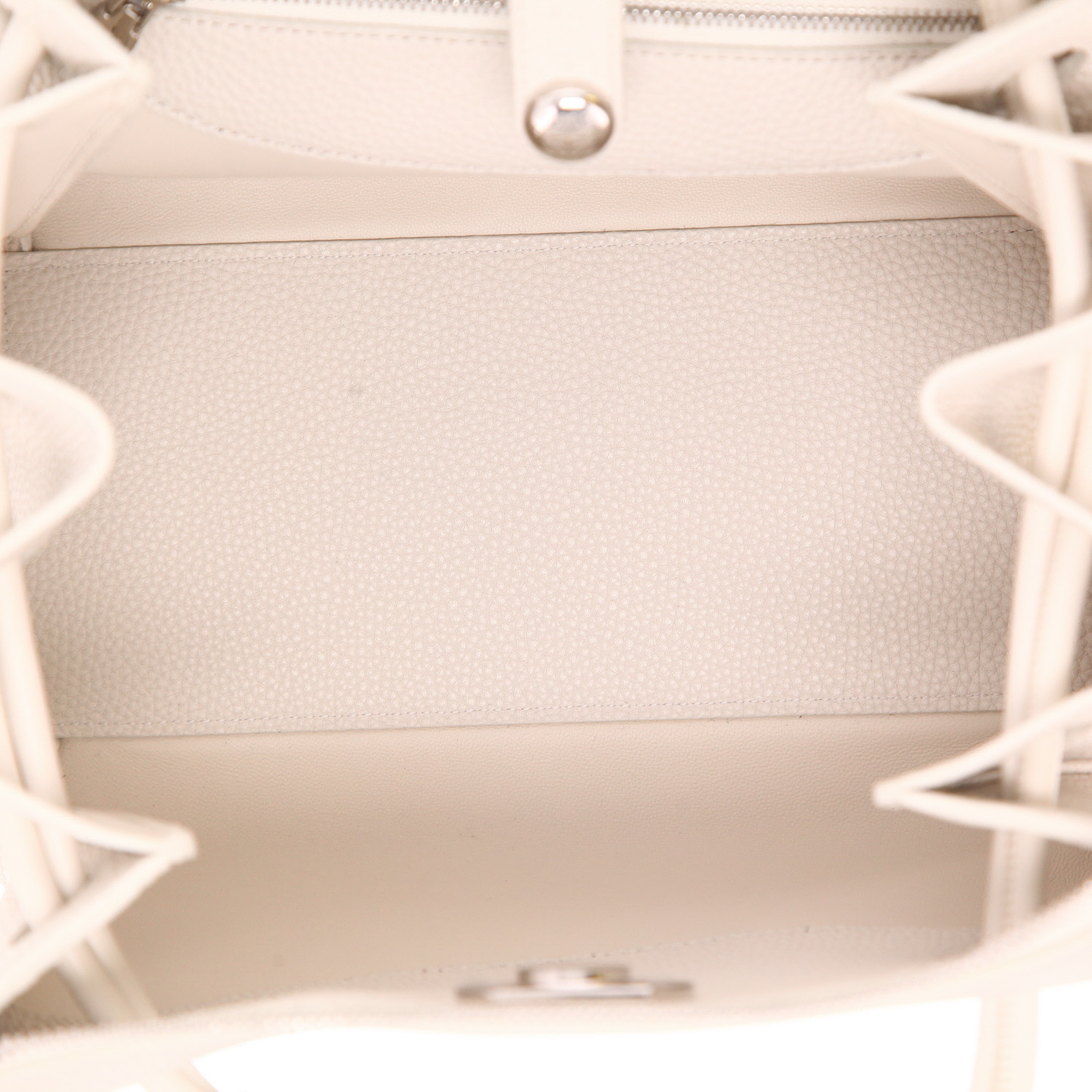 Loewe  Madrid small model  handbag  in white grained leather - Detail D3