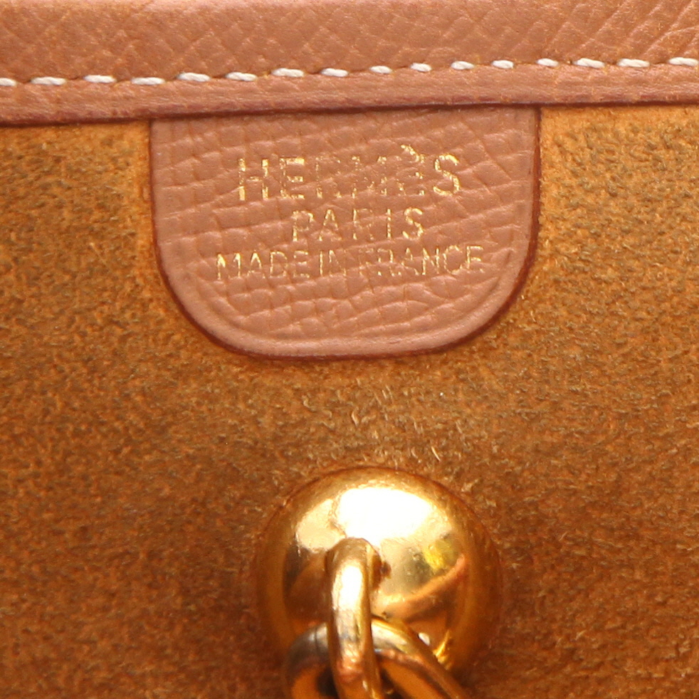 Sac bandoulière Hermès  Vespa en cuir Courchevel gold - Detail D2