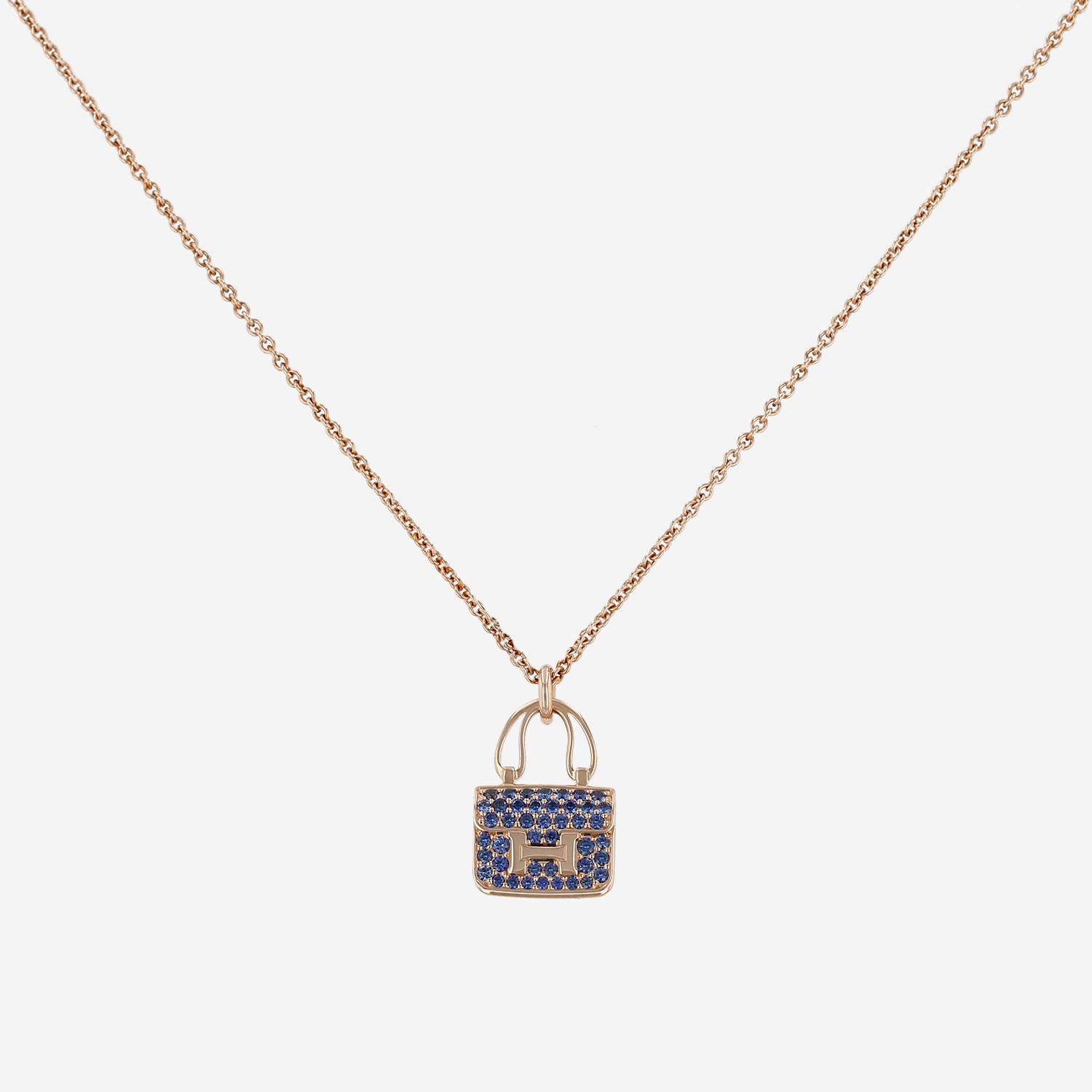 Collier Hermès Amulettes Constance en or rose et saphirs