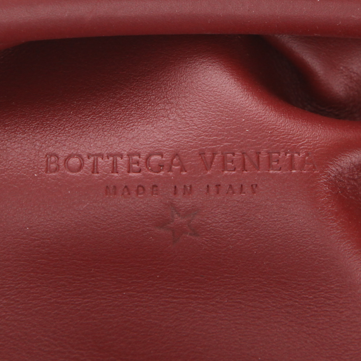 Pochette Bottega Veneta  Pouch en cuir bordeaux - Detail D2