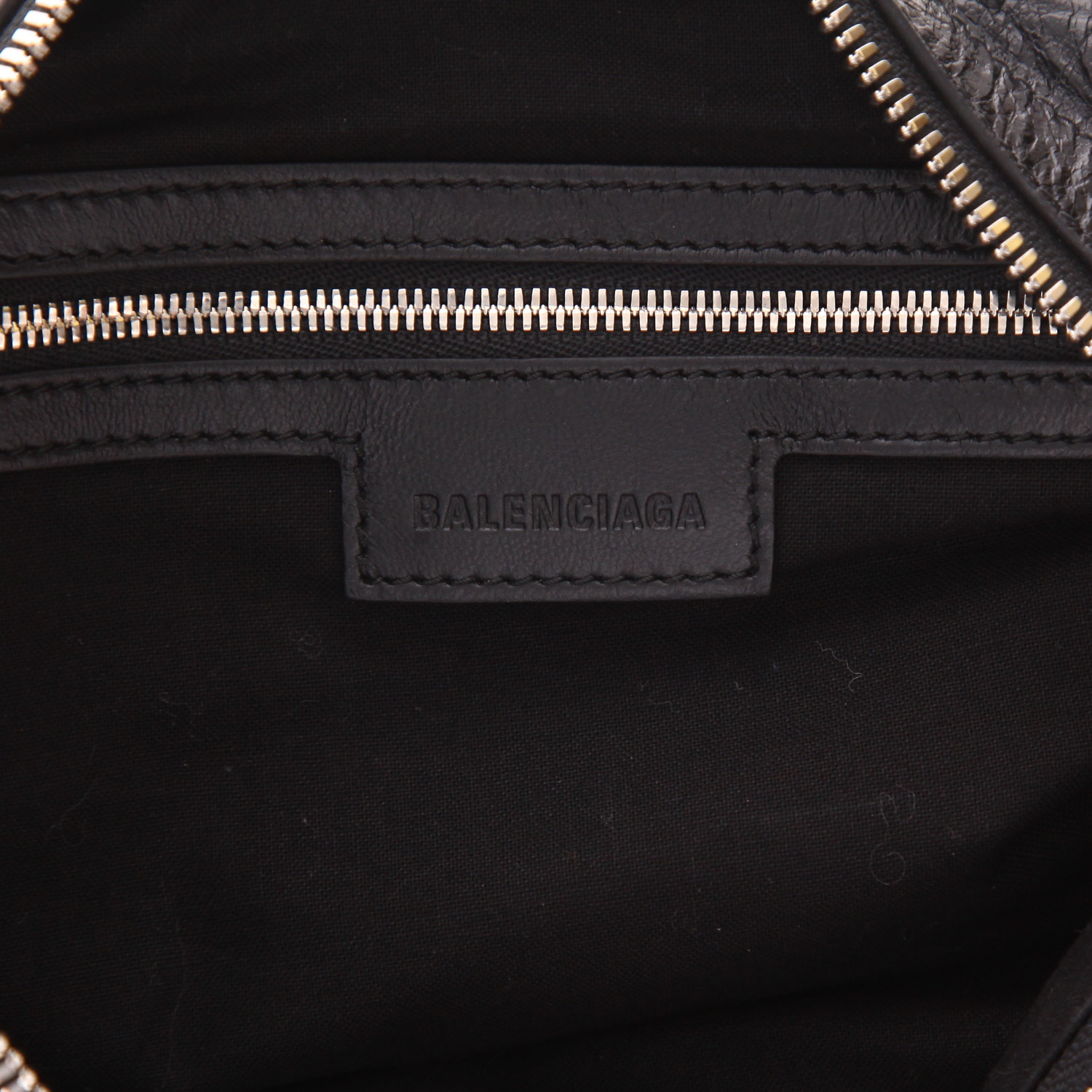 Sac à main Balenciaga  Neo Cagole en cuir noir - Detail D2