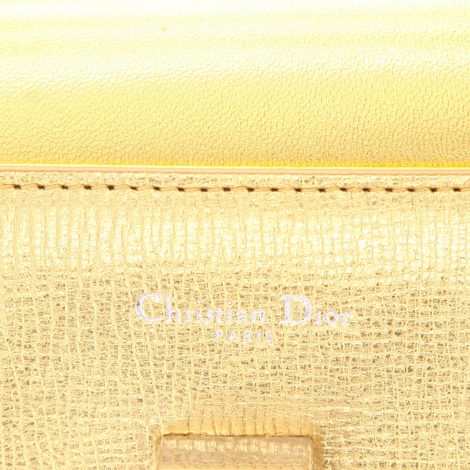 Bolso de mano Dior  Diorever en cuero dorado - Detail D2