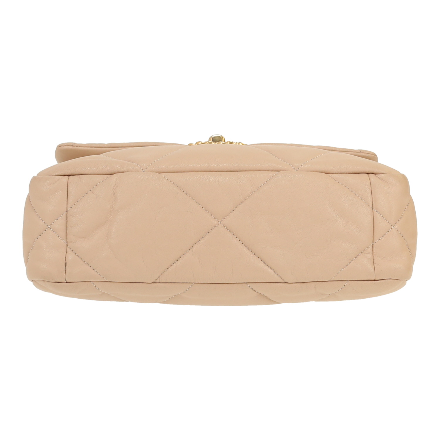 Bolso bandolera Chanel  19 en cuero acolchado beige - Detail D1