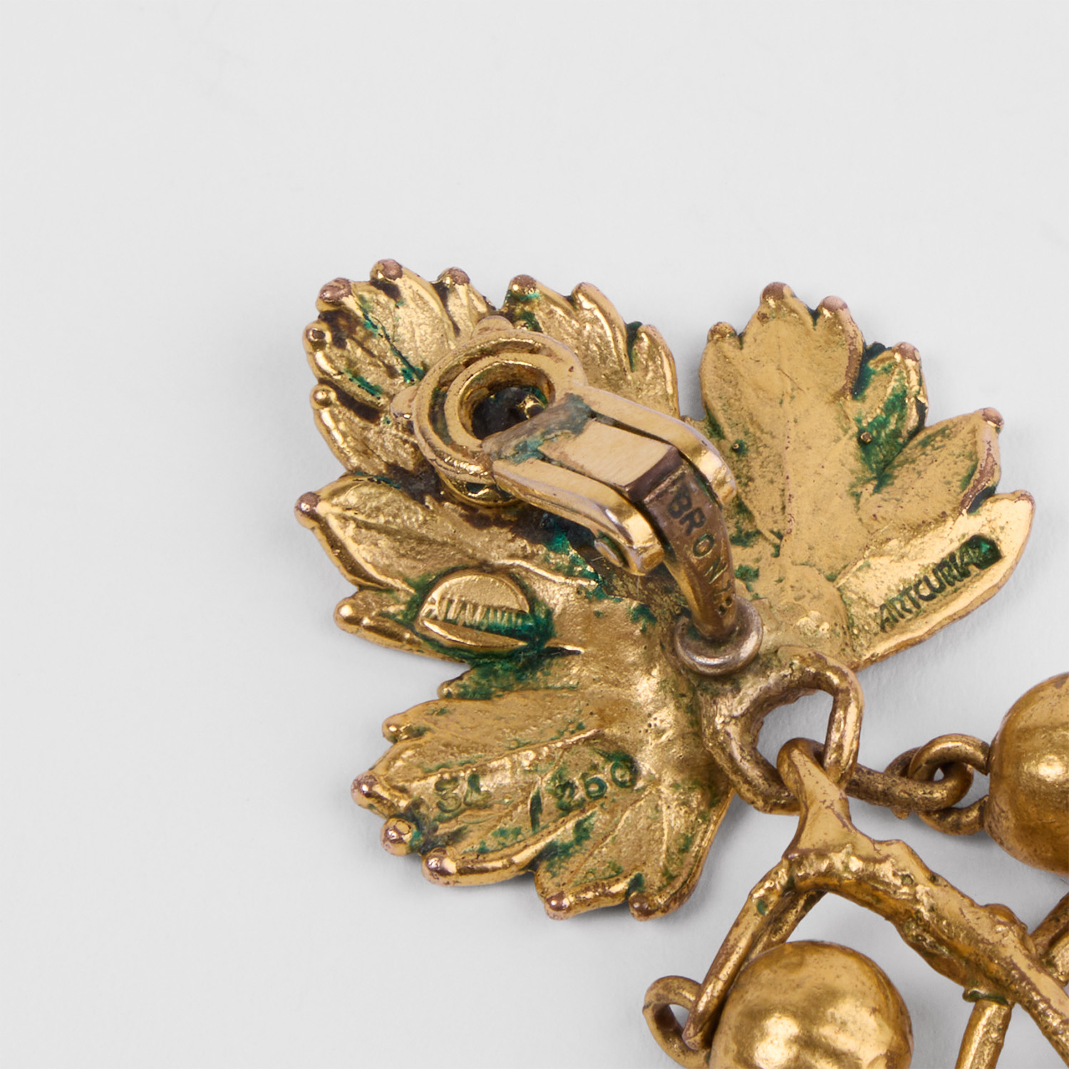 Boucles d'oreilles 'Groseilles' - le modèle créé vers 1988 - Edition Artcurial - Detail D1