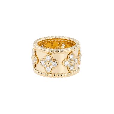 Anello Van Cleef & Arpels Perlée Trèfle modello grande in oro giallo e diamanti