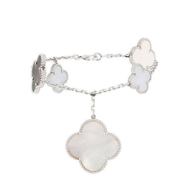 Brazalete Van Cleef & Arpels Magic Alhambra de oro blanco, nácar y calcedonia