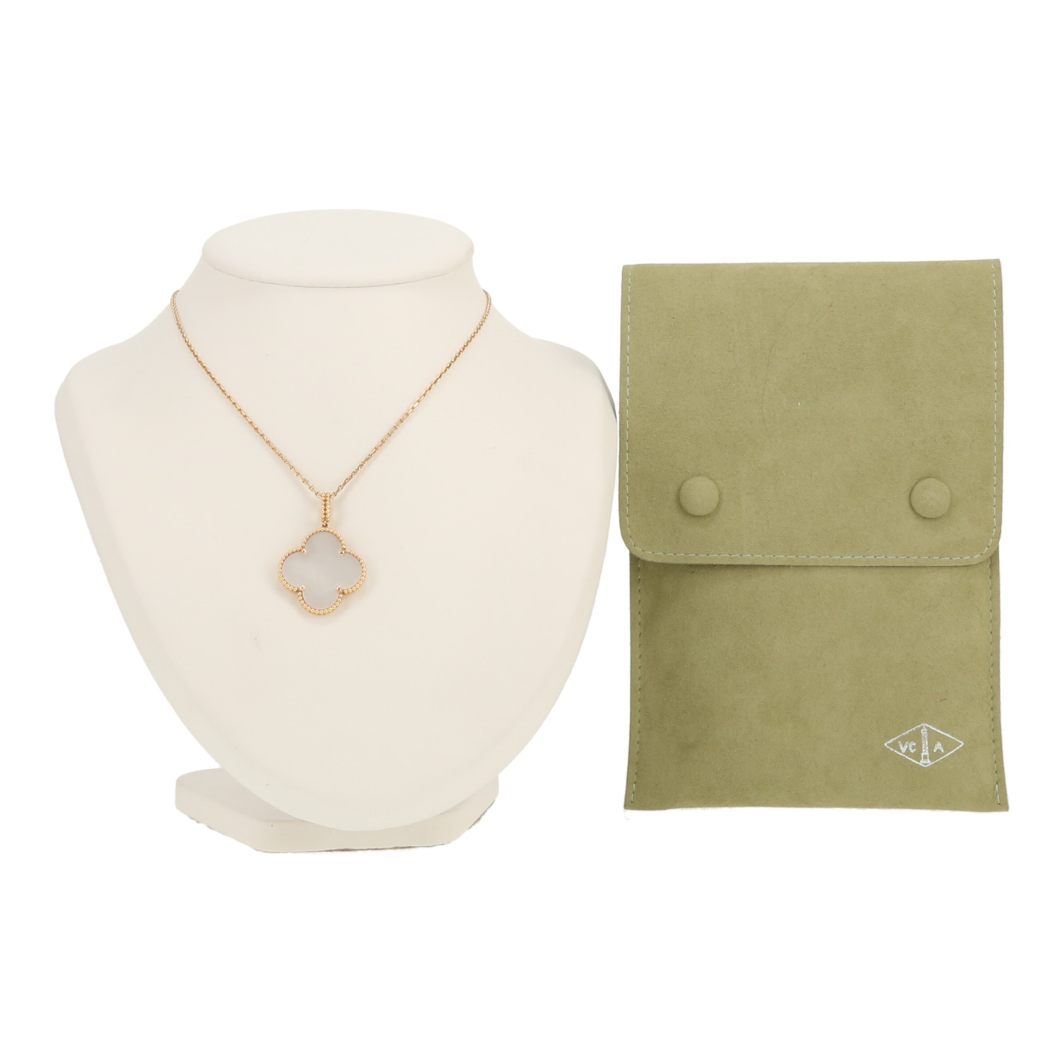 Van Cleef & Arpels Magic Alhambra long necklace in yellow gold and mother of pearl - Detail D2