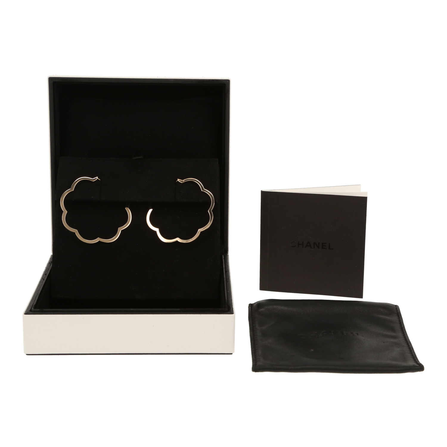 Chanel Profil de Camélia hoop earrings in yellow gold - Detail D2