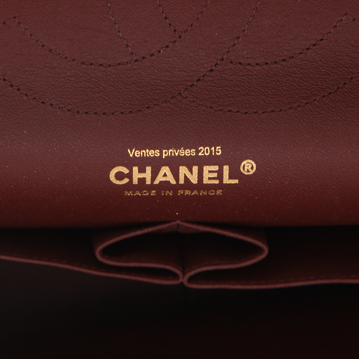 Bolso bandolera Chanel  Timeless Jumbo en cuero acolchado color burdeos rojo y beige - Detail D2