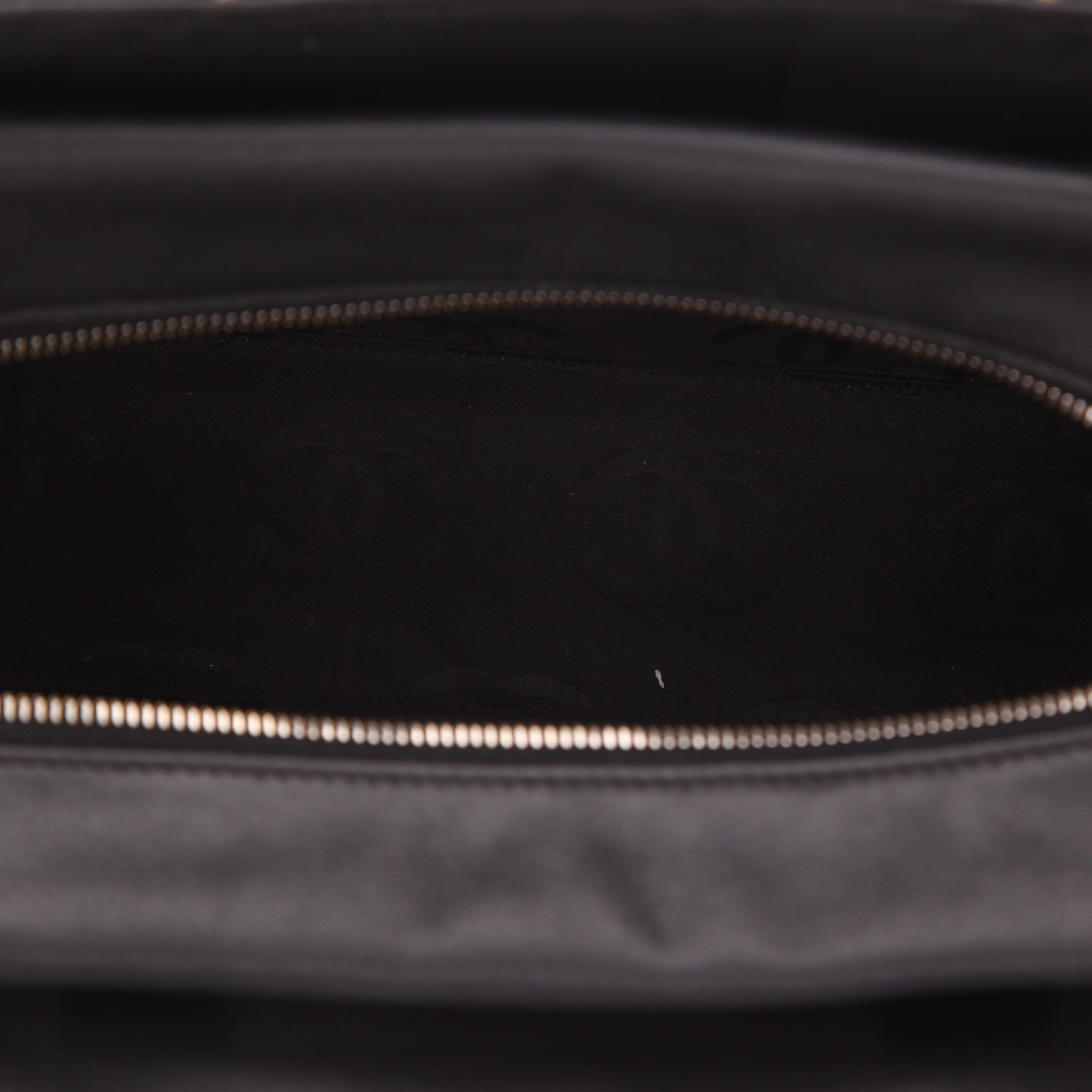 Bolso de mano Chanel  Vintage en cuero acolchado negro - Detail D3