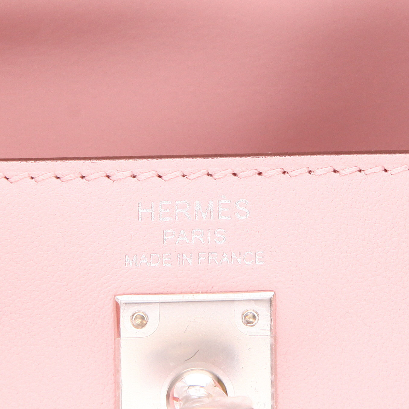 Sac à main Hermès  Kelly 25 cm en cuir Swift Rose Sakura - Detail D2