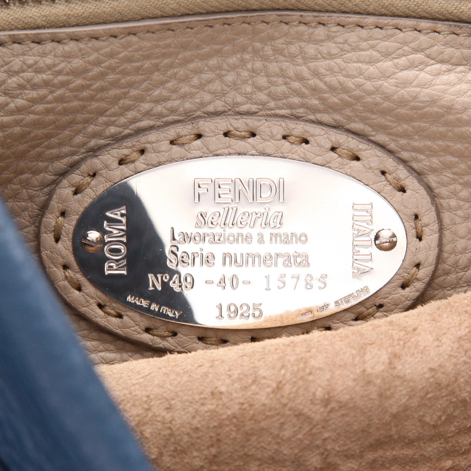 Sac à main Fendi  Peekaboo en cuir grainé bleu - Detail D2