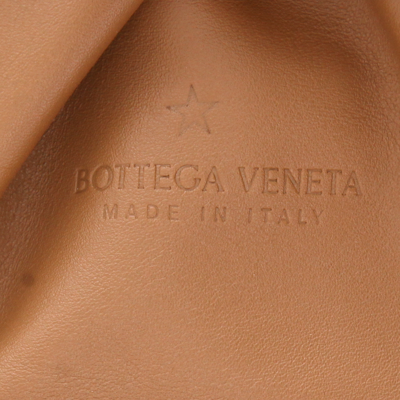 Bolsito de mano Bottega Veneta  Pouch en cuero marrón - Detail D2