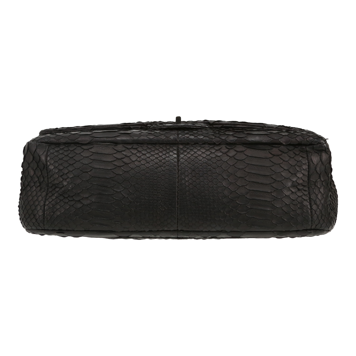 Sac bandoulière Chanel  2.55 en python noir - Detail D1