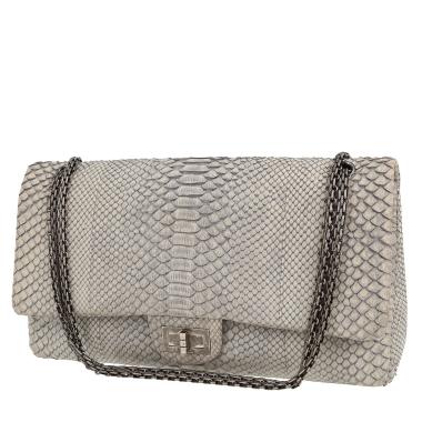 Bolso bandolera Chanel  2.55 modelo grande  en piel de pitón gris