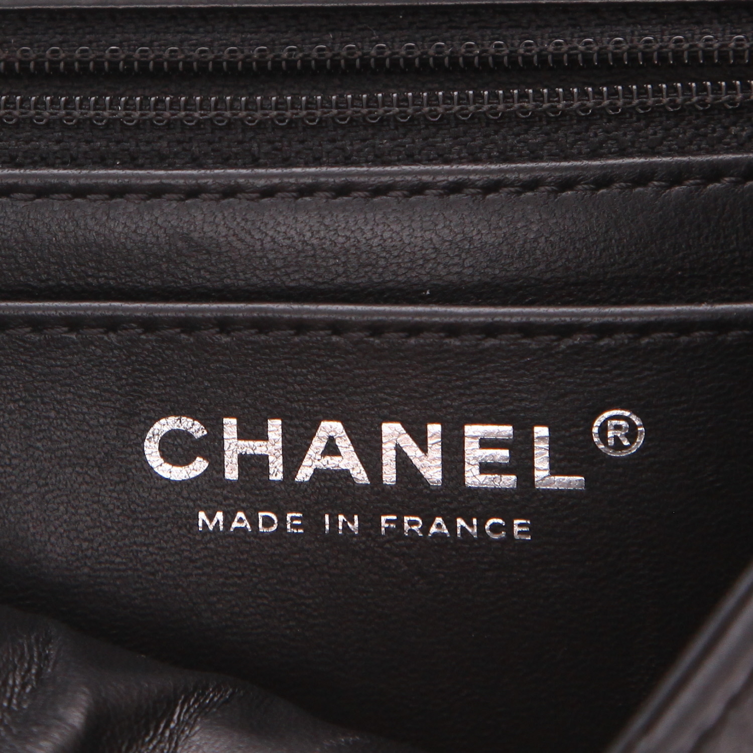 Sac bandoulière Chanel  2.55 petit modèle  en cuir matelassé chevrons noir - Detail D2