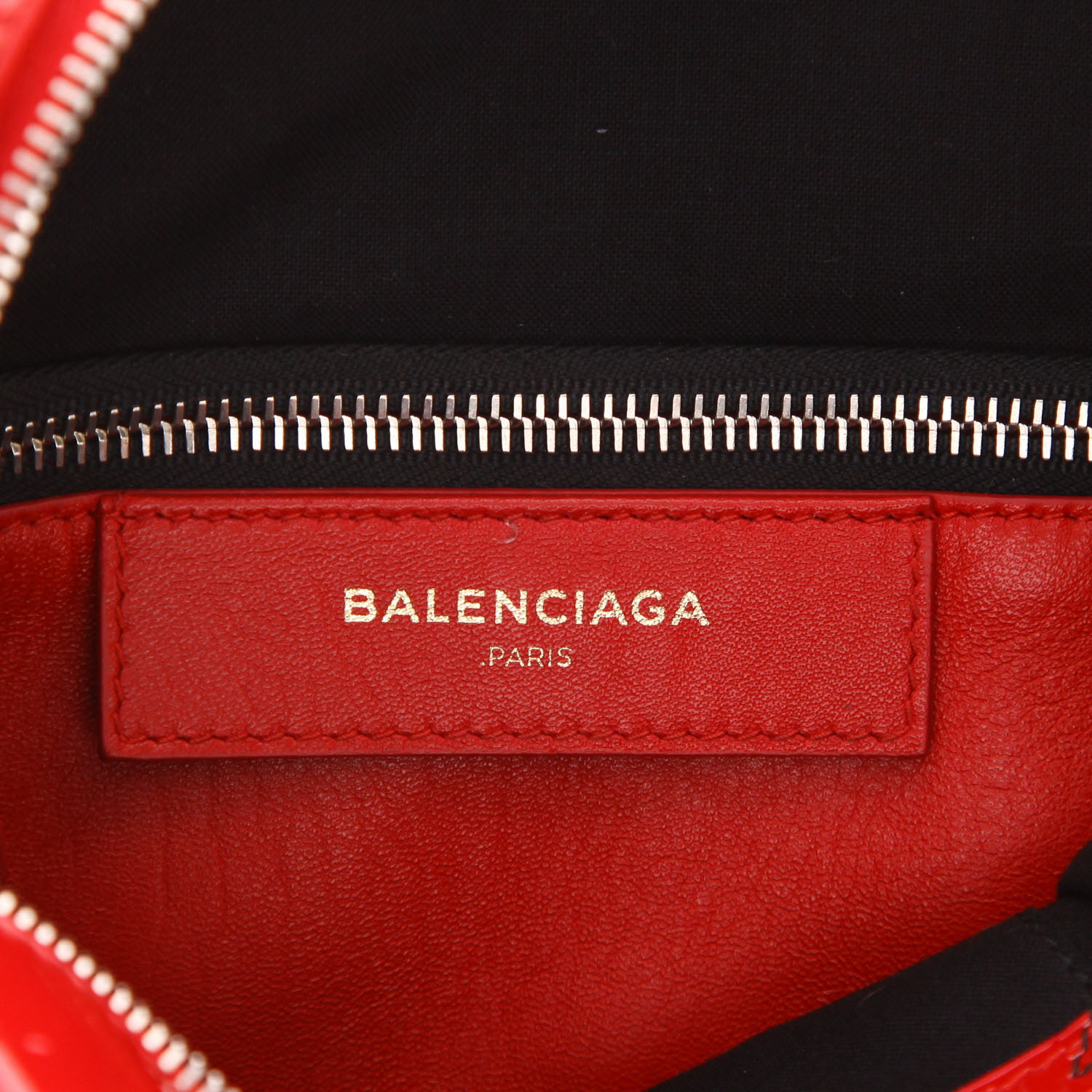 Sac bandoulière Balenciaga  Bazar shopper petit modèle  en cuir verni rouge - Detail D2