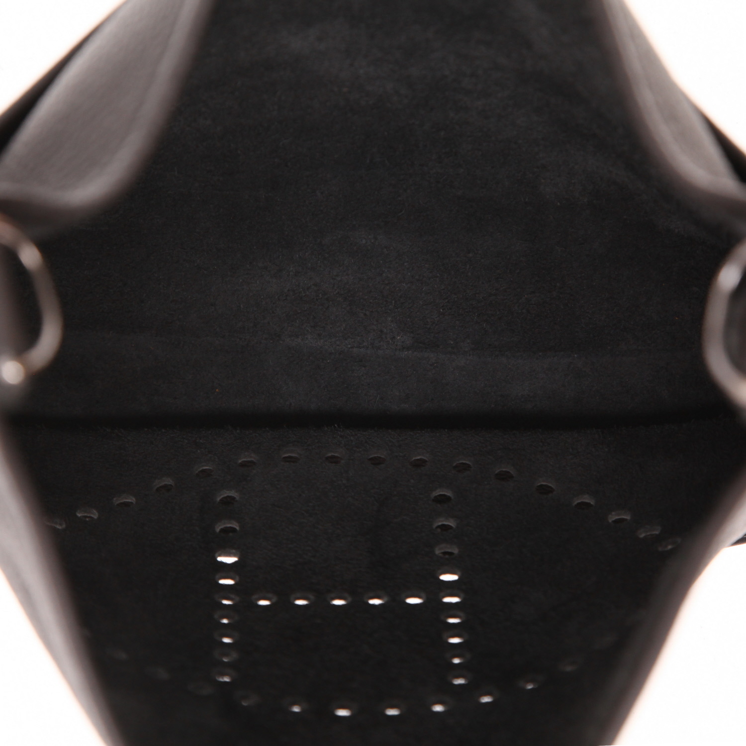 Bolso bandolera Hermès  Evelyne en cuero taurillon clémence gris Graphite - Detail D3