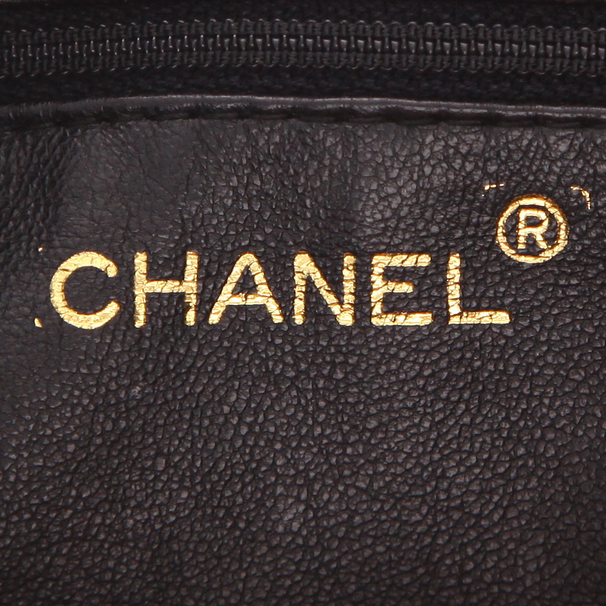 Sac bandoulière Chanel  Camera en cuir matelassé noir - Detail D2