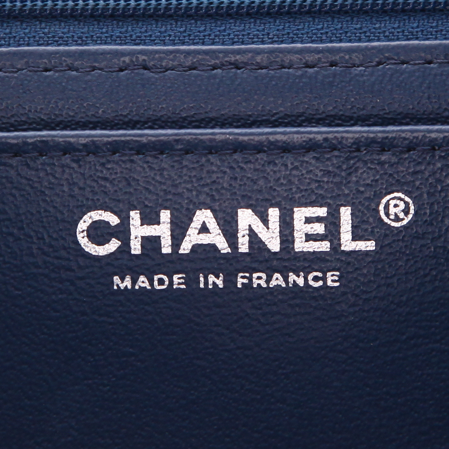 Chanel  Timeless handbag  in blue denim canvas - Detail D2