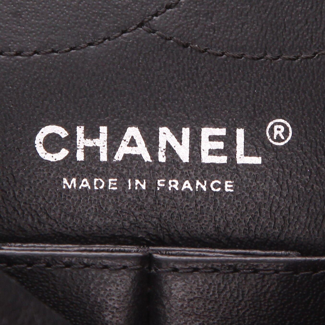 Sac bandoulière Chanel  2.55 en cuir matelassé chevrons noir - Detail D2