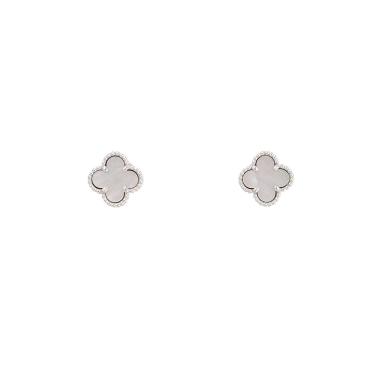 Paire de boucles d'oreilles Van Cleef & Arpels Sweet Alhambra en or blanc et nacre